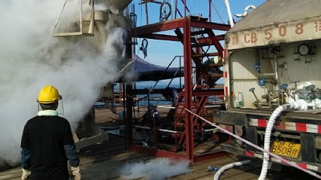 Liquid nitrogen for concrete cooling