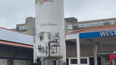 Oxygen-cylinder-3-rotated