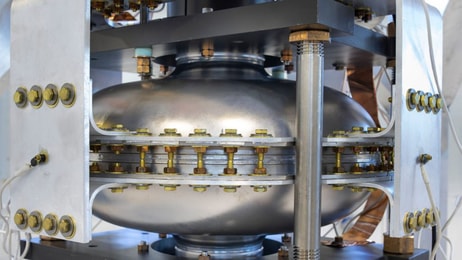 Particle accelerator