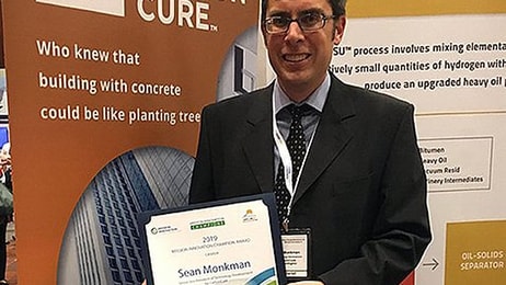 sean-monkman-with-certificate-index