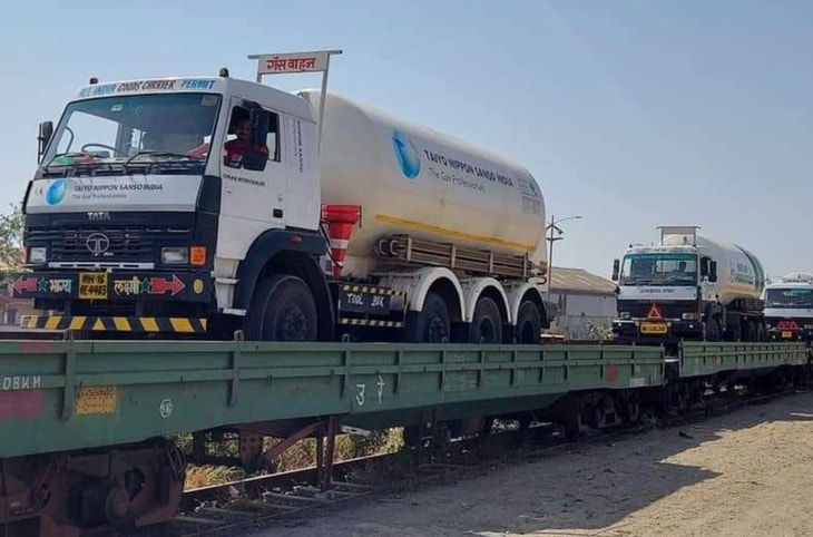 First ‘Oxygen Express’ train arrives in Delhi