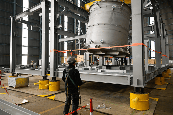 Carbon Clean mounts first part of carbon capture module at Europe’s largest e-methanol plant