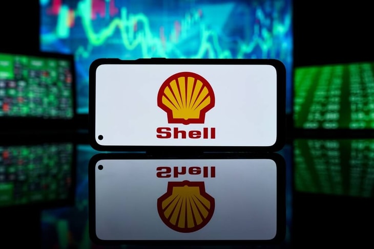 Shell earnings fall on LNG volumes and sales drops