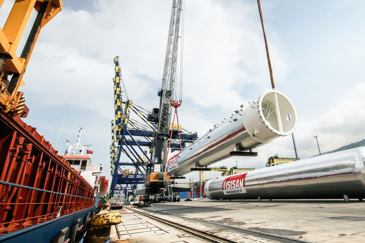 ISISAN ships four mammoth vertical tanks from Turkey to UK
