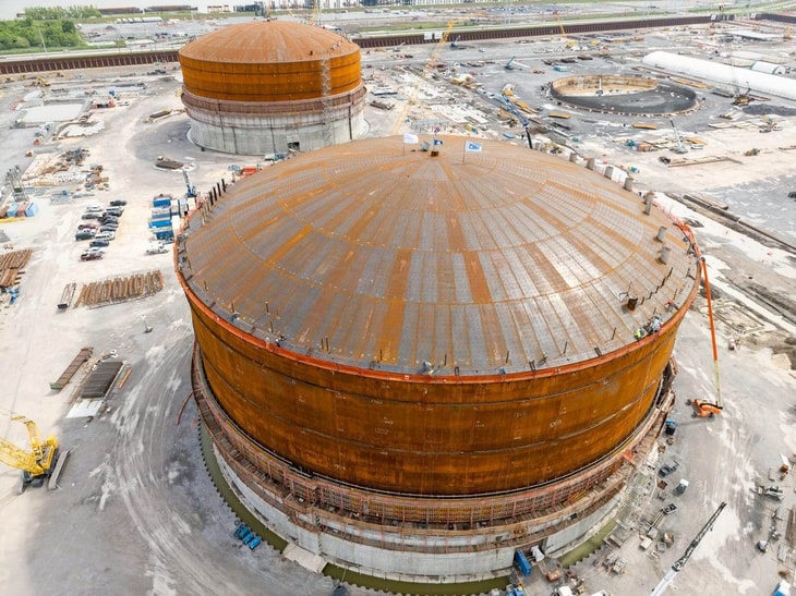 Venture Global raises second storage tank roof at Plaquemines LNG