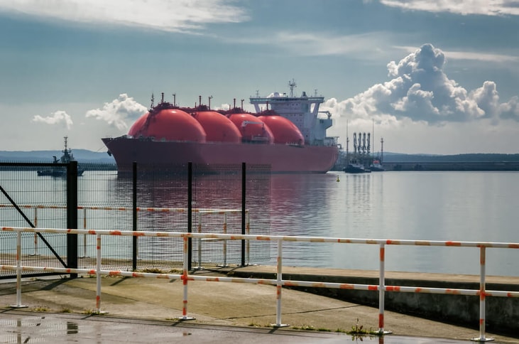 Qatar inks 27-year multi-million tonne LNG supply deal with Shell